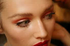 can red eye makeup look good allure