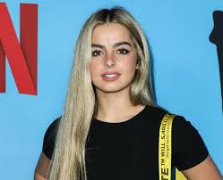 Social media users are trying to cancel tiktok star addison rae, 20, for recently greeting former president donald trump, 75, at an event. Addison Rae 27 Facts About The Tiktok Star You Need To Know Popbuzz