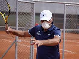 Toni Nadal dirige los entrenamientos con mascarilla | Puntodebreak