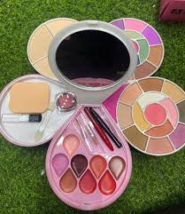 las make up kit for cosmetic at rs