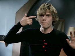 When his father's job was transferred, the family moved to grand blanc, michigan. Evan Peters No Regresara A American Horror Story 9