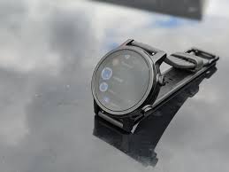 Moto 360 was the first smartwatch launched by motorola in 2014. Zxupoqgwy3ogsm