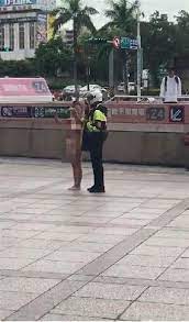 影》台北車站有裸女！妙齡女當眾全裸跳舞- 社會- 中時