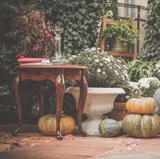 If you're looking for some autumn decorating inspiration, these easy fall room decor ideas use non. 15 Stylish Fall Decorating Ideas How To Decorate Your Home For Autumn 2020