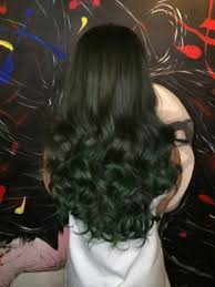 You can use a handmade shampoo that may be made from aspirin and white vinegar, tomato paste, powdered lemonade mix, or water and seltzer tablets to get rid of green tints. Question In Dyeing How To Dye Blonde Hair Black Without It Turning Green