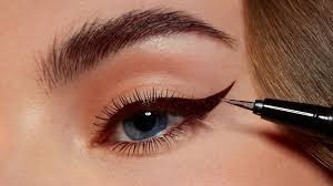 4 easy winged eyeliner tips to change