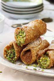 cannoli with pastry cream filling