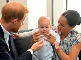 Prinz harry und herzogin meghan haben ihren sohn der. Royals Baby Archie Reicht Klage Vor Gericht Ein Jolie De