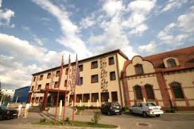 The hotel offers ideal accommodation for business travellers, sporting events and tourists alike. Hotels Targu Mures Romania Hotels In Targu Mures Hotels Booking Esky Eu