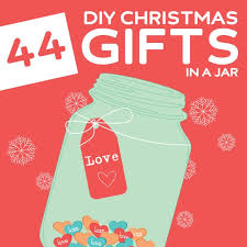 Tie a spindle of wire or string to the jar with a pretty ribbon, or tuck a narrow spool into the center of the jar full of beads. 44 Creative Diy Christmas Gifts In A Jar