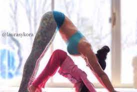 Bộ ảnh gây sốt – Hai mẹ con cùng tập yoga