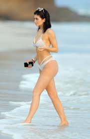 KYLIE JENNER Luking Damm Delicious Whle Flaunting Her Spotless.
