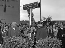 Juni 1953 am denkmal auf dem friedhof seestraße ein grußwort gehalten. Die Reaktion Des Westens