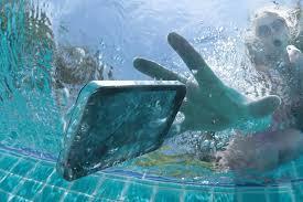 what to do if you drop your phone in water