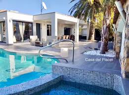 villa de vacances avec piscine privée à