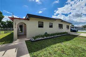 4 bed miami gardens fl homes for