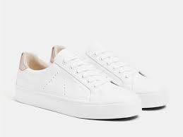Hemos rastreado por internet en busca de zapatillas blancas. 32 Zapatillas Blancas De Moda Para Todos Tus Looks De Primavera Zapatillas Blancas Baratas Que Mejoran Tus Looks