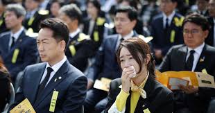 再び政治争点化する悲劇 韓国・高校生ら304人犠牲のセウォル号 