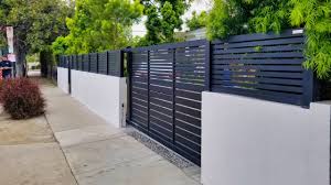 Model pagar rumah minimalis dari besi, kayu dan batu alam. 16 Inspirasi Pagar Rumah Minimalis Terkini 2021 Rumah Com