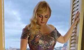 Rebel wilson, 40, is making sure everyone gets their daily dose of sunshine. Rebel Wilson Displays Three Stone Weight Loss In Figure Hugging Gown Hello