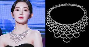 Value Of Red Velvet S Irene Necklace Causes Many To Look Twice Kpopmap gambar png