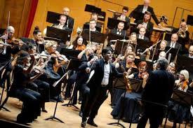 Požurite na koncert zagrebačke filharmonija i maestra uroša lajovica. Lakatos Stars In Korngold And Lajovic Brings Out The Best Of The Belgrade Philharmonic Bachtrack