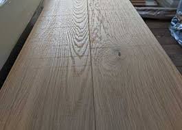 band sawn oak wood flooring adds
