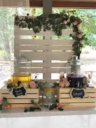 summer party with pallet decor