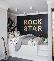 how to decorate a small bedroom