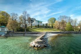 villa pied dans l eau en suisse immotions