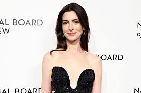 anne hathaway walks out of photoshoot