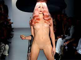 ほぼ裸なファッションショーヌードモデル画像 - 性癖エロ画像 センギリ