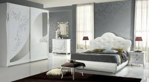 Coppia cromatica vincente, bianco e blu in camera da letto possono fare. Camere Da Letto Classiche A Prezzi Economici
