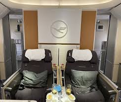lufthansa 747 8 first cl review los