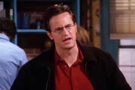 Chandler bing, interpretado por el actor matthew perry, es uno de los principales personajes masculinos protagonistas de la serie de televisión friends. The Best Friends Thanksgiving Episodes Ranked