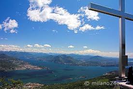 The stresa to mottarone cable car takes 20 minutes to get to the top of mount mottarone (1,491m2 / 4,892 ft2). Wandern Am Lago Maggiore Von Baveno Nach Stresa Am Monte Mottarone Milano24ore