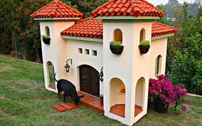 Можете да се запознаете подробно с няколко плана, за да изградите идеална кучешка къща. Kak Da Izberem Nova Kucheshka Koliba Za Zhenata