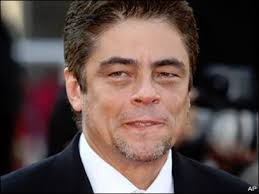 We should all take smile and humility lessons from Superman. - 110411_benicio_del_toro