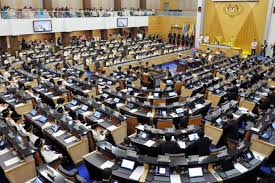 Jika pm hilang suara terbanyak dewan rakyat,maka pm kena letak jawatan. Dewan Rakyat Umum Anwar Ibrahim Hilang Kelayakan Semasa Mstar