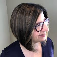 Short haircuts for over 50 with glasses make women little younger. 15 Slimming Short Hairstyles For Women Over 50 With Round Faces