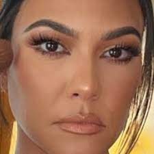 kourtney kardashian s makeup photos