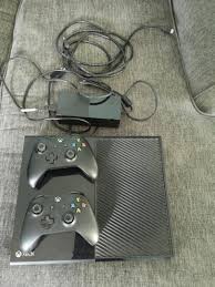 xbox one 500gb 2 controllers and 2