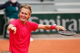 Korda told reporters that he took full advantage of the time off and spent long hours at the tennis court located close to his house. Sebastian Korda Faces Rafael Nadal In The Fourth Round Of The French Open Aktuelle Boulevard Nachrichten Und Fotogalerien Zu Stars Sternchen