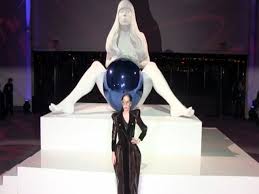 Lady Gaga Unveils Jeff Koons' Naked Sculpture In 'ARTPOP'  Exhibition | Lady Gaga Video Video | Contactmusic.com