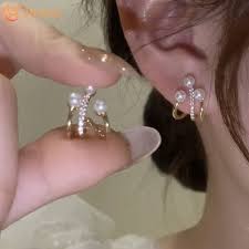 fine too por pearl clip earrings