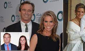 Cheryl Hines before suicide ...