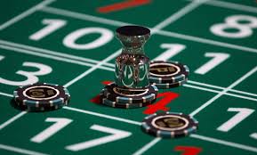 Caesars-William Hill: Hedge Fund Tries to Crash $4 Billion Casino Game -  Bloomberg