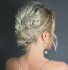 Many actresses in hollywood have been seen sporting this hairdo at major events. 40 Trendy Wedding Hairstyles For Short Hair Every Bride Wants In 2021