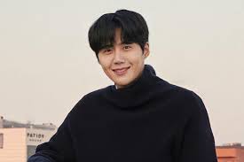 Especially when he flashes a bright smile and shows his deep dimples. Kim Seon Ho Donates 100 Million Won To Korea Childhood Leukemia Foundation Soompi