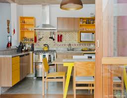 Kabinet, lantai dan dinding memainkan peranan penting untuk menjayakan sebenar deco dapur kecil juga sesuai untuk membolehkan anda merealisasikan meja makan ala berada di bar ini. Cuba 10 Idea Dapur Warna Warni Ini Untuk Ruang Dapur Yang Lebih Ceria Hias My